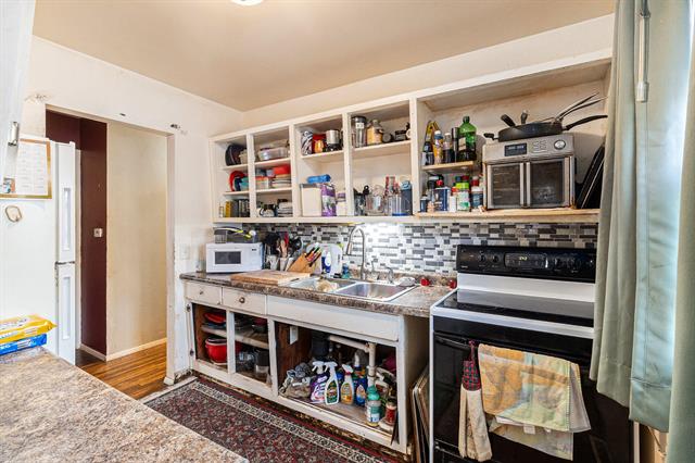 Builiding view three for 2901 Palmer, Lansing, MI. 48910