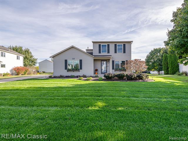 front view for 286 Waterlily, Whitmore Lake, Mi. 48189