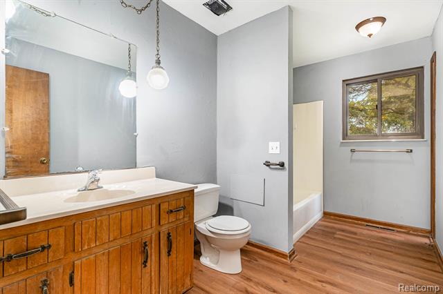 Builiding view eight for 5430 Tittabawassee, Saginaw, MI. 48604