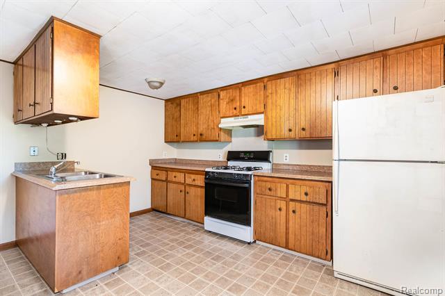 Builiding view eleven for 5430 Tittabawassee, Saginaw, MI. 48604