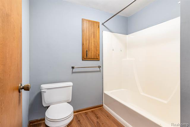 Builiding view fifteen for 5430 Tittabawassee, Saginaw, MI. 48604