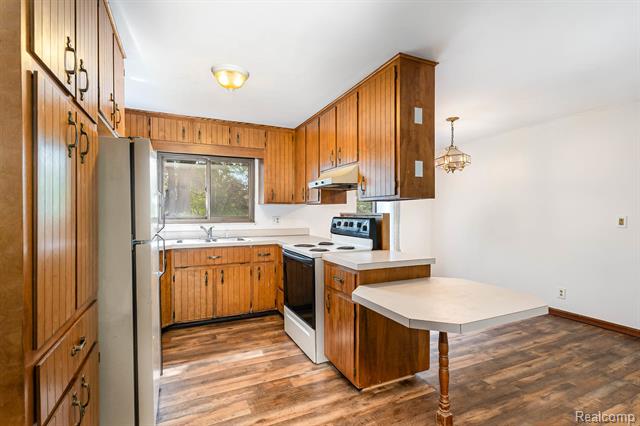 Builiding view five for 5430 Tittabawassee, Saginaw, MI. 48604