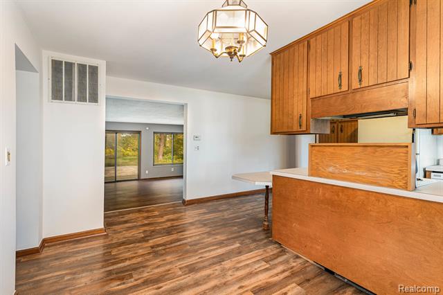 Builiding view four for 5430 Tittabawassee, Saginaw, MI. 48604