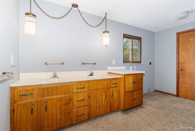 Builiding view fourteen for 5430 Tittabawassee, Saginaw, MI. 48604