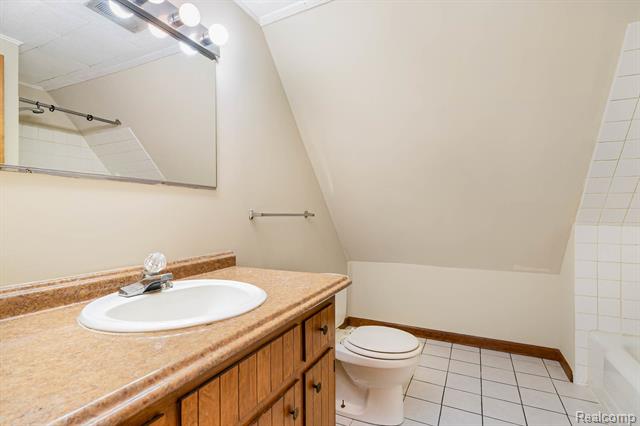 Builiding view nineteen for 5430 Tittabawassee, Saginaw, MI. 48604