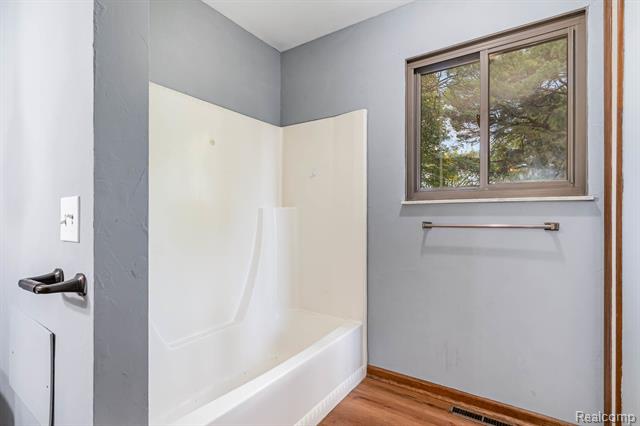 Builiding view seventeen for 5430 Tittabawassee, Saginaw, MI. 48604