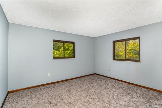 Builiding view six for 5430 Tittabawassee, Saginaw, MI. 48604