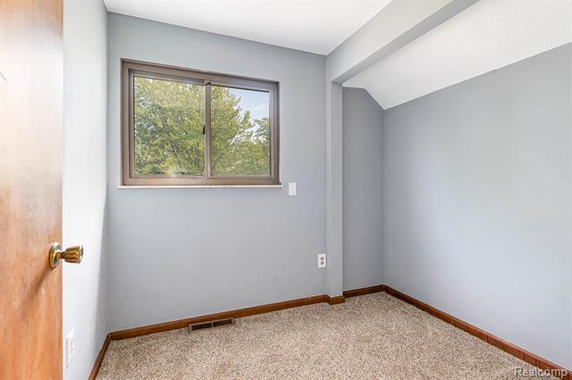 Builiding view sixteen for 5430 Tittabawassee, Saginaw, MI. 48604