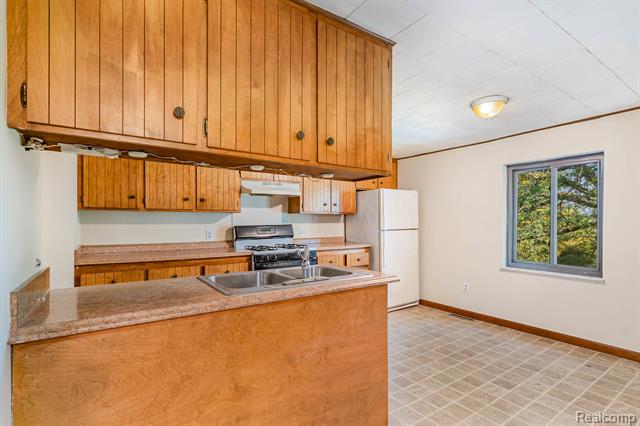 Builiding view ten for 5430 Tittabawassee, Saginaw, MI. 48604