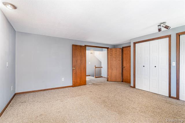 Builiding view thirteen for 5430 Tittabawassee, Saginaw, MI. 48604