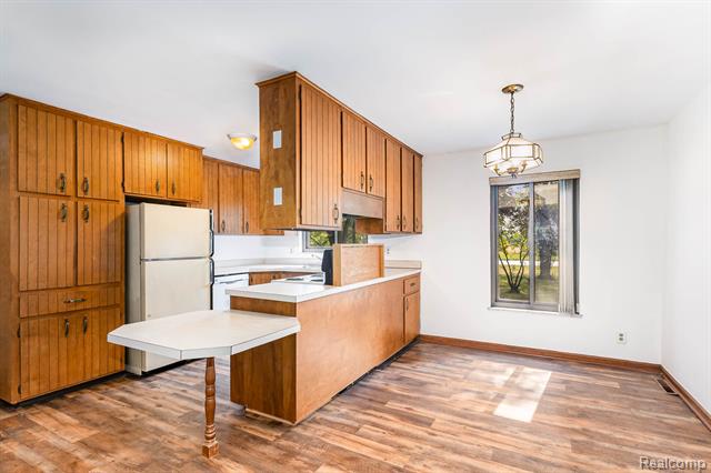 Builiding view three for 5430 Tittabawassee, Saginaw, MI. 48604