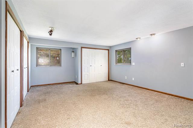 Builiding view twelve for 5430 Tittabawassee, Saginaw, MI. 48604