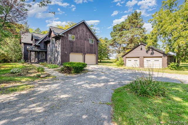 Builiding view twenty four for 5430 Tittabawassee, Saginaw, MI. 48604