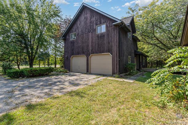 Builiding view twenty for 5430 Tittabawassee, Saginaw, MI. 48604