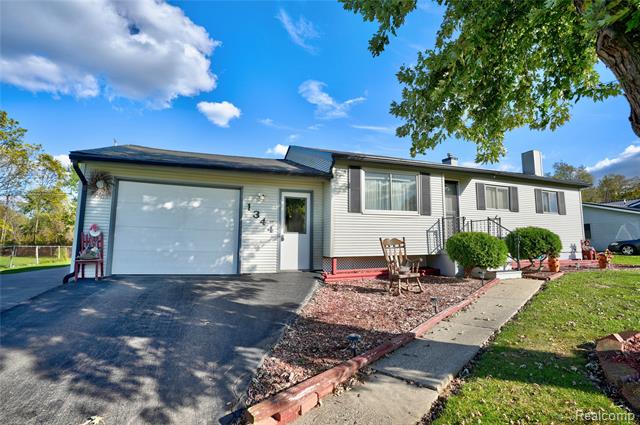 front view for 1344 Clairwood Drive, Burton, Mi. 48509