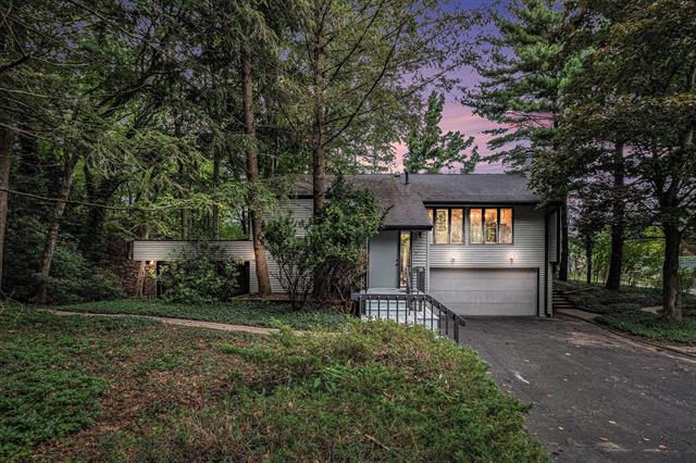 front view for 90 East Court, New Buffalo, Mi. 49117