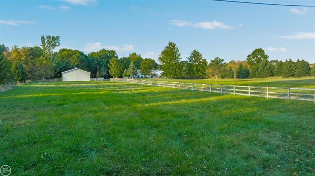 Builiding view fifty eight for 300 Parkwood, Metamora, MI. 48455