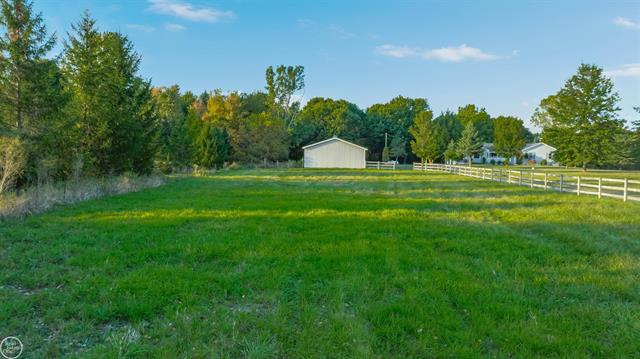 Builiding view fifty nine for 300 Parkwood, Metamora, MI. 48455