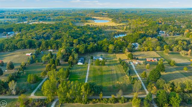 Builiding view fifty for 300 Parkwood, Metamora, MI. 48455