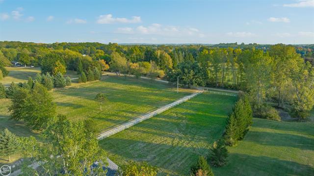 Builiding view sixty for 300 Parkwood, Metamora, MI. 48455