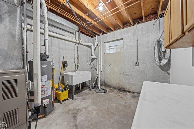 Builiding view thirty three for 300 Parkwood, Metamora, MI. 48455