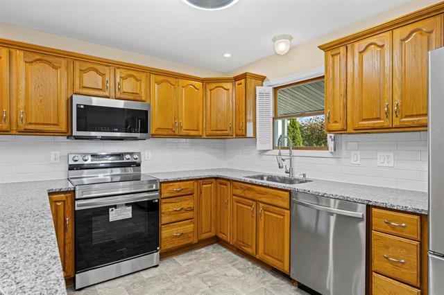 Builiding view twelve for 300 Parkwood, Metamora, MI. 48455