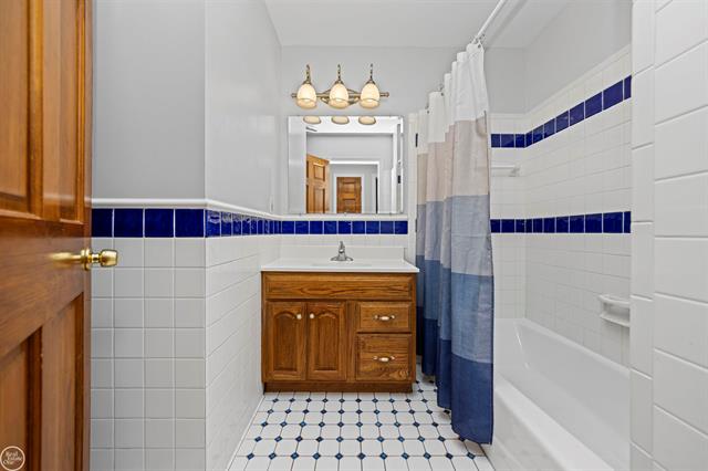 Builiding view twenty nine for 300 Parkwood, Metamora, MI. 48455