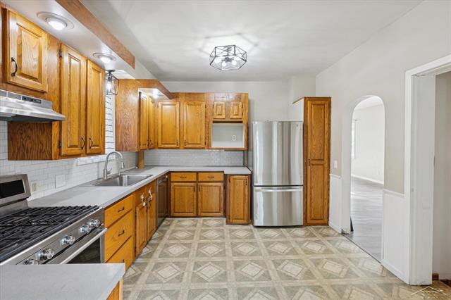 Builiding view eight for 2122 2Nd, Bay City, MI. 48708