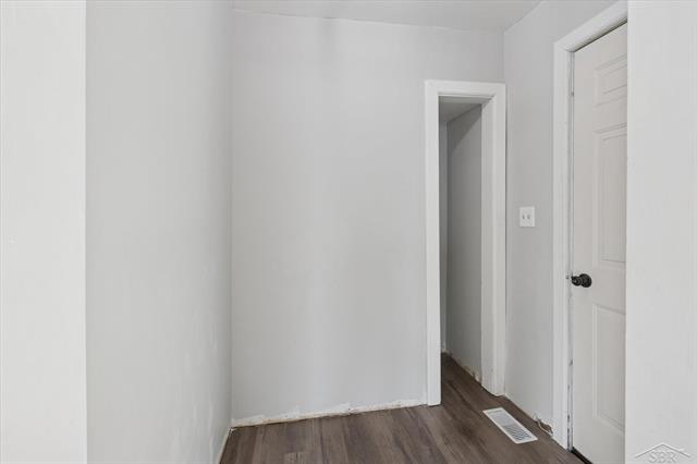 Builiding view fifteen for 2122 2Nd, Bay City, MI. 48708