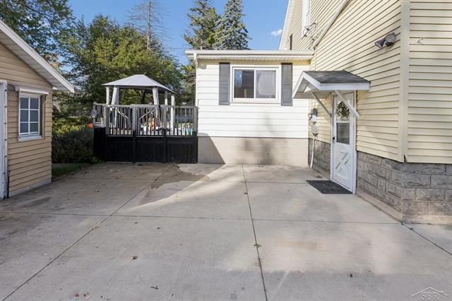 Builiding view forty seven for 2122 2Nd, Bay City, MI. 48708