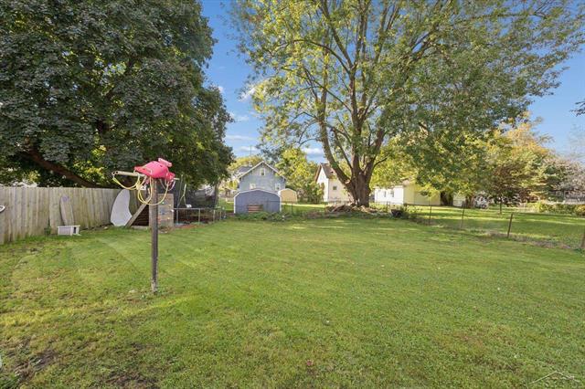 Builiding view forty for 2122 2Nd, Bay City, MI. 48708