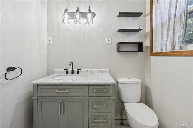 Builiding view nineteen for 2122 2Nd, Bay City, MI. 48708