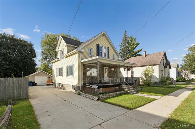 Builiding view one for 2122 2Nd, Bay City, MI. 48708