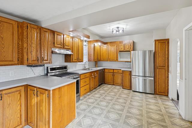 Builiding view seven for 2122 2Nd, Bay City, MI. 48708