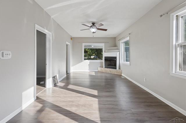 Builiding view ten for 2122 2Nd, Bay City, MI. 48708