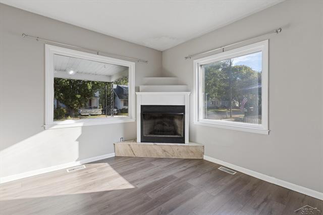 Builiding view thirteen for 2122 2Nd, Bay City, MI. 48708