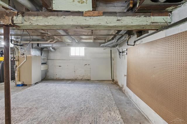 Builiding view thirty seven for 2122 2Nd, Bay City, MI. 48708