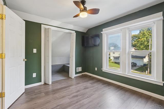 Builiding view thirty three for 2122 2Nd, Bay City, MI. 48708