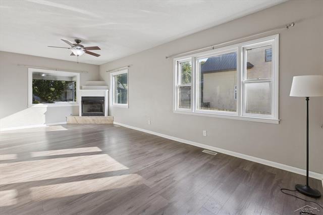 Builiding view twelve for 2122 2Nd, Bay City, MI. 48708