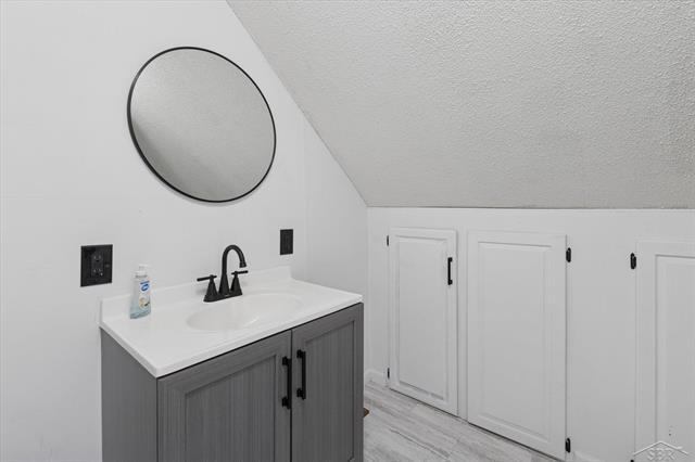 Builiding view twenty three for 2122 2Nd, Bay City, MI. 48708