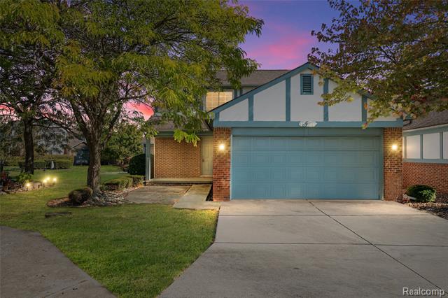 front view for 15721 Huntcliff Drive, Macomb, Mi. 48044