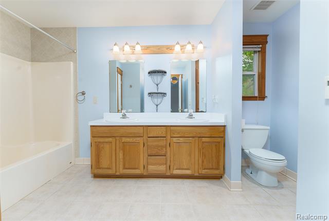 Builiding view fifteen for 3410 Hogback, Fowlerville, MI. 48836