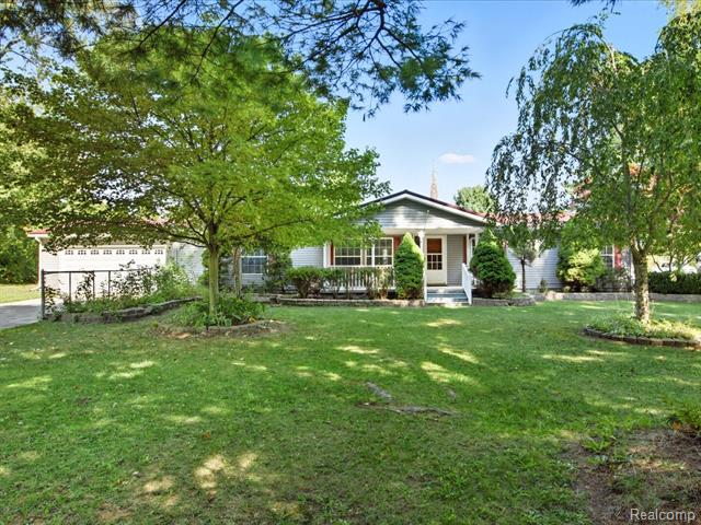 front view for 4996 Lakeshore Road, Lexington, Mi. 48450