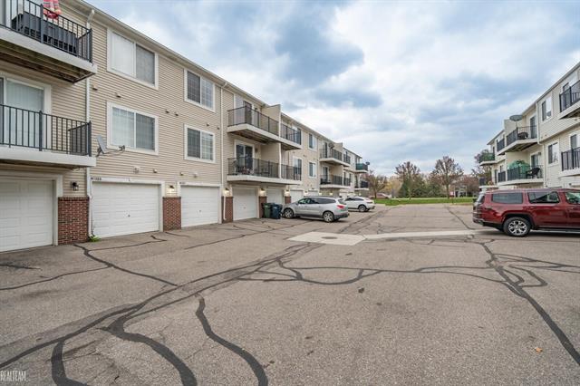 Builiding view fifteen for 43117 Burlington, Sterling Heights, MI. 48312