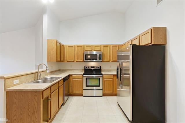 Builiding view four for 43117 Burlington, Sterling Heights, MI. 48312