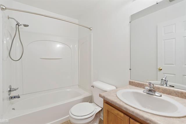 Builiding view fourteen for 43117 Burlington, Sterling Heights, MI. 48312