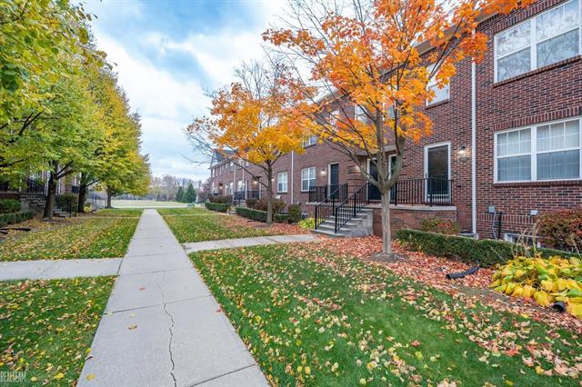 Builiding view one for 43117 Burlington, Sterling Heights, MI. 48312