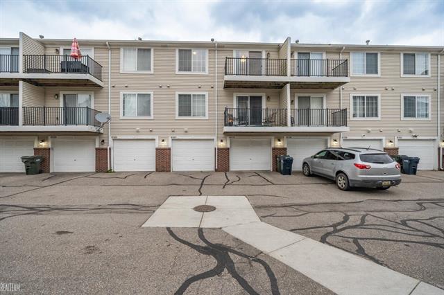 Builiding view sixteen for 43117 Burlington, Sterling Heights, MI. 48312