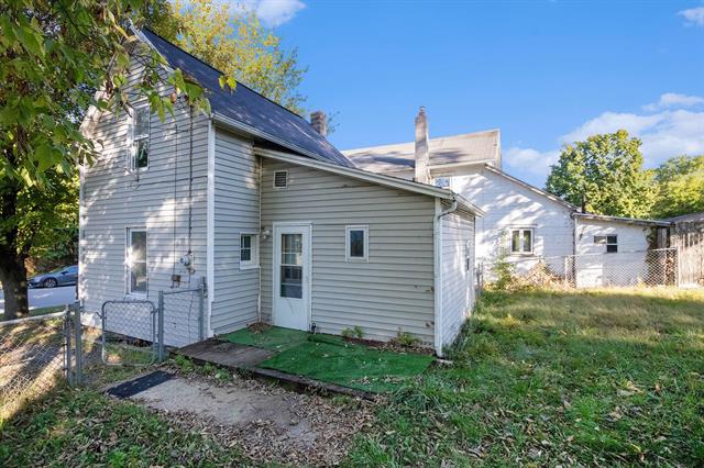 Builiding view nineteen for 108 Disbrow, Cassopolis, MI. 49031