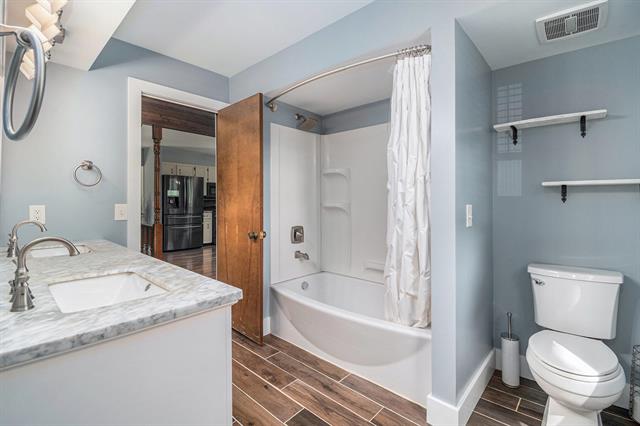 Builiding view eighteen for 6950 Meadowcreek, Hudsonville, MI. 49426